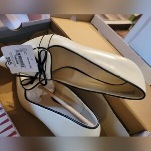 Liz Claiborne Chic Cream Heels with Black Trim Brand New In Box